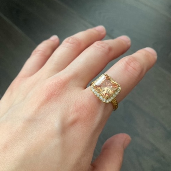 Yellow crystal ring--size 7.5 - Picture 2 of 9